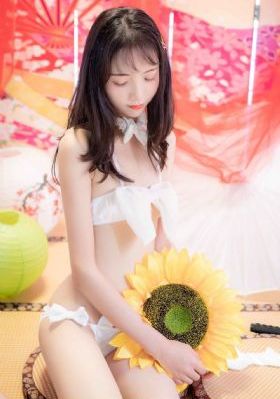 图书馆的她